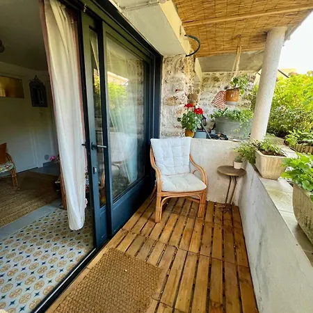 Tiny And Cosy French * Orly