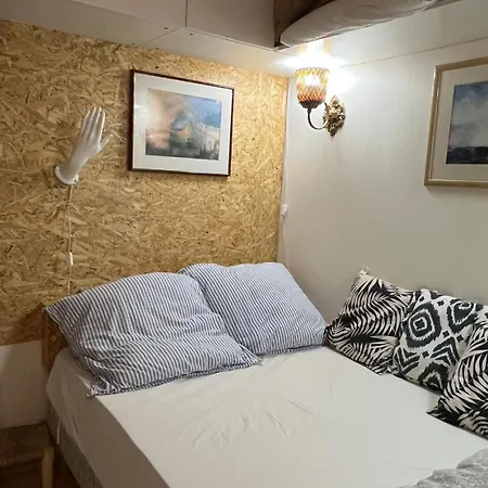 Quarto em Acomodações Particulares Tiny And Cosy French *