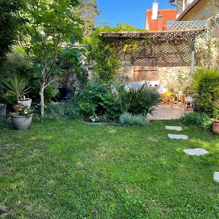 Tiny And Cosy French *